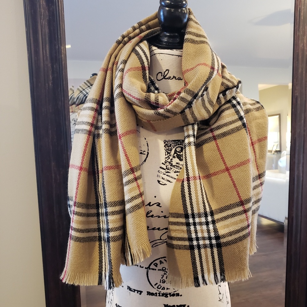 V. FRAAS Tan/camel plaid tartan scarf